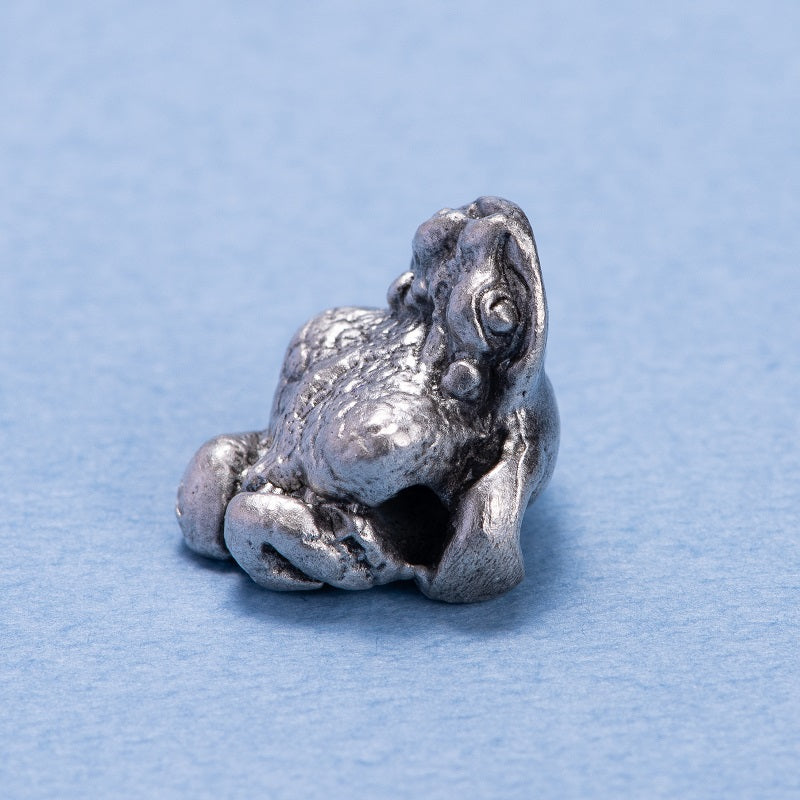 銀製　御守り根付　蛙　美洲