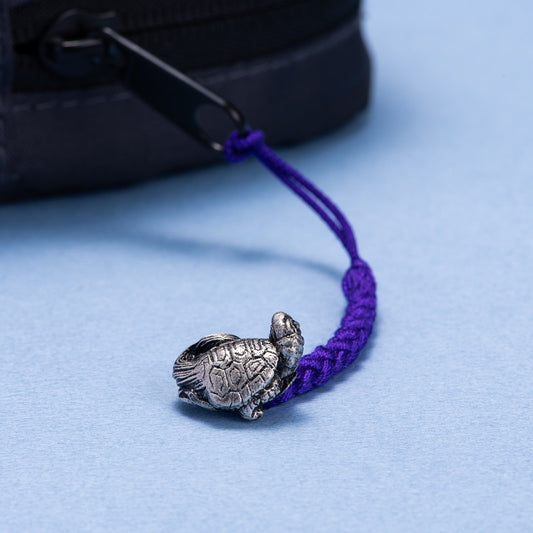 銀製　御守り根付　亀　美洲