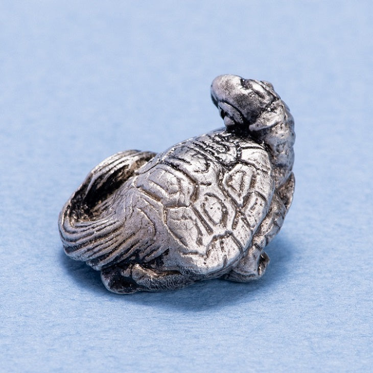 銀製　御守り根付　亀　美洲