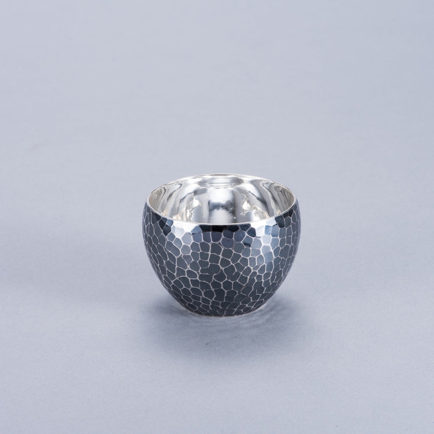 純銀　ぐい吞み　並型　鎚目　古美