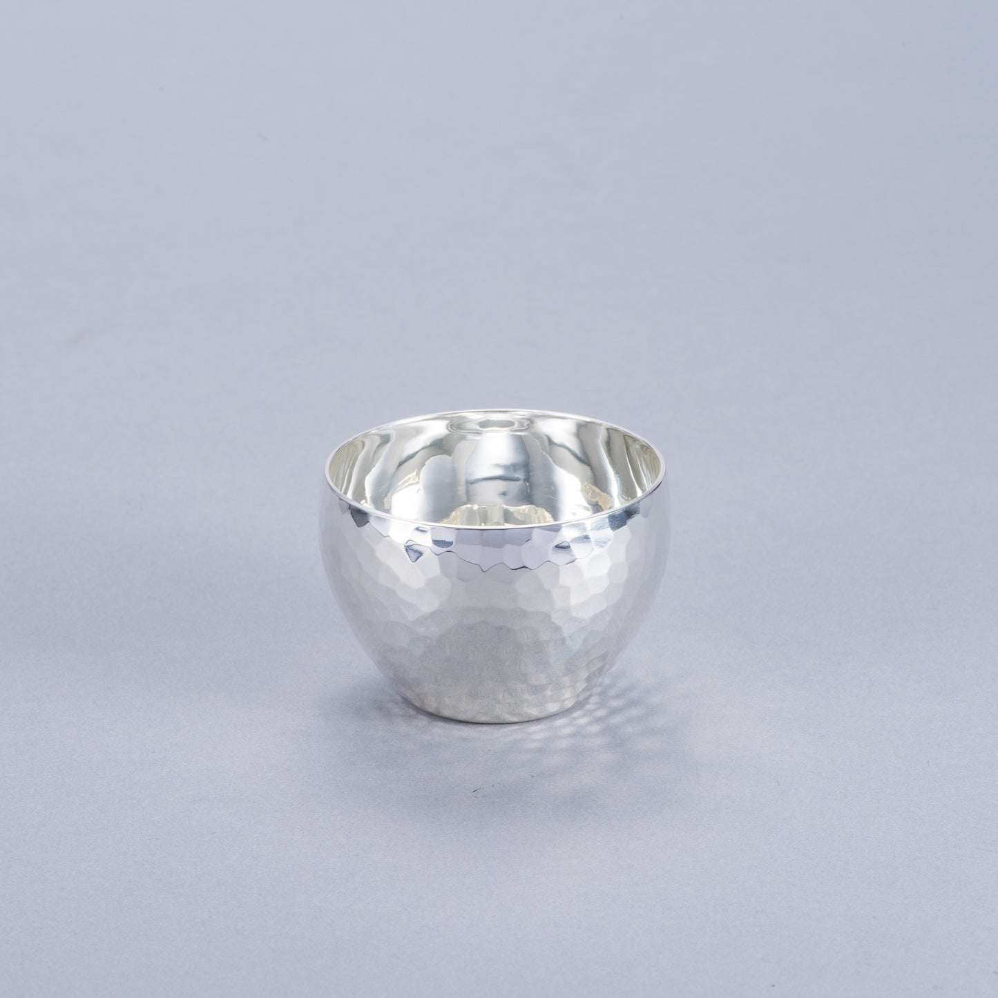 純銀　ぐい吞み　並型　鎚目　磨き