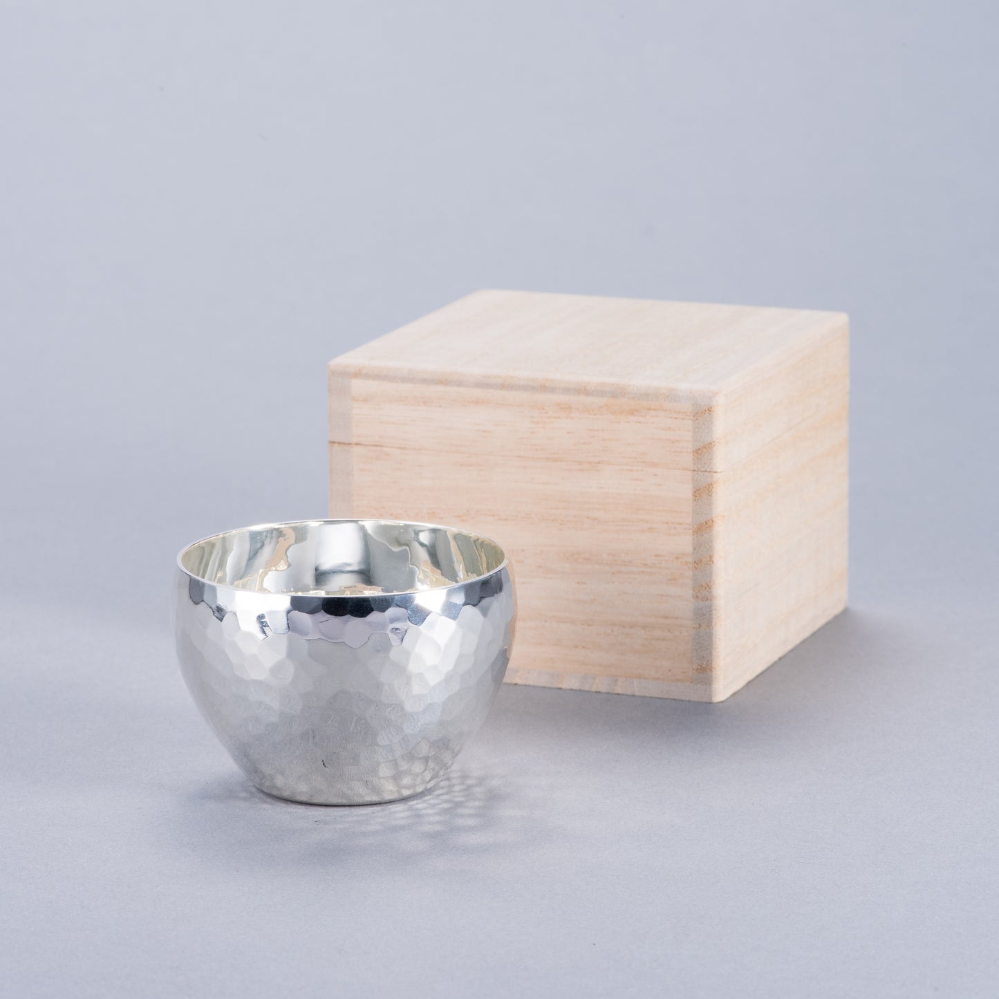 純銀　ぐい吞み　並型　鎚目　磨き